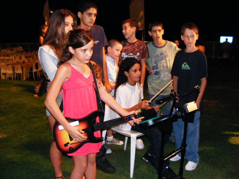 גיטר הירו חברים