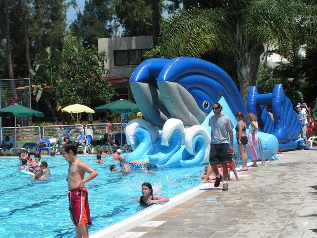 תמונת בריכת ימית 2000
